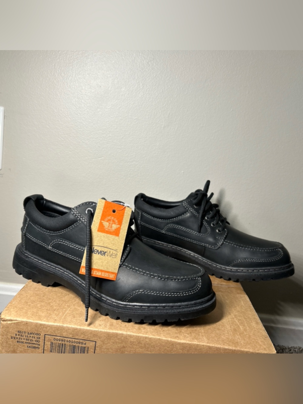 Dockers Black Lace-Up Derby Shoes with White Contrast Stitching - Picture 3 of 13